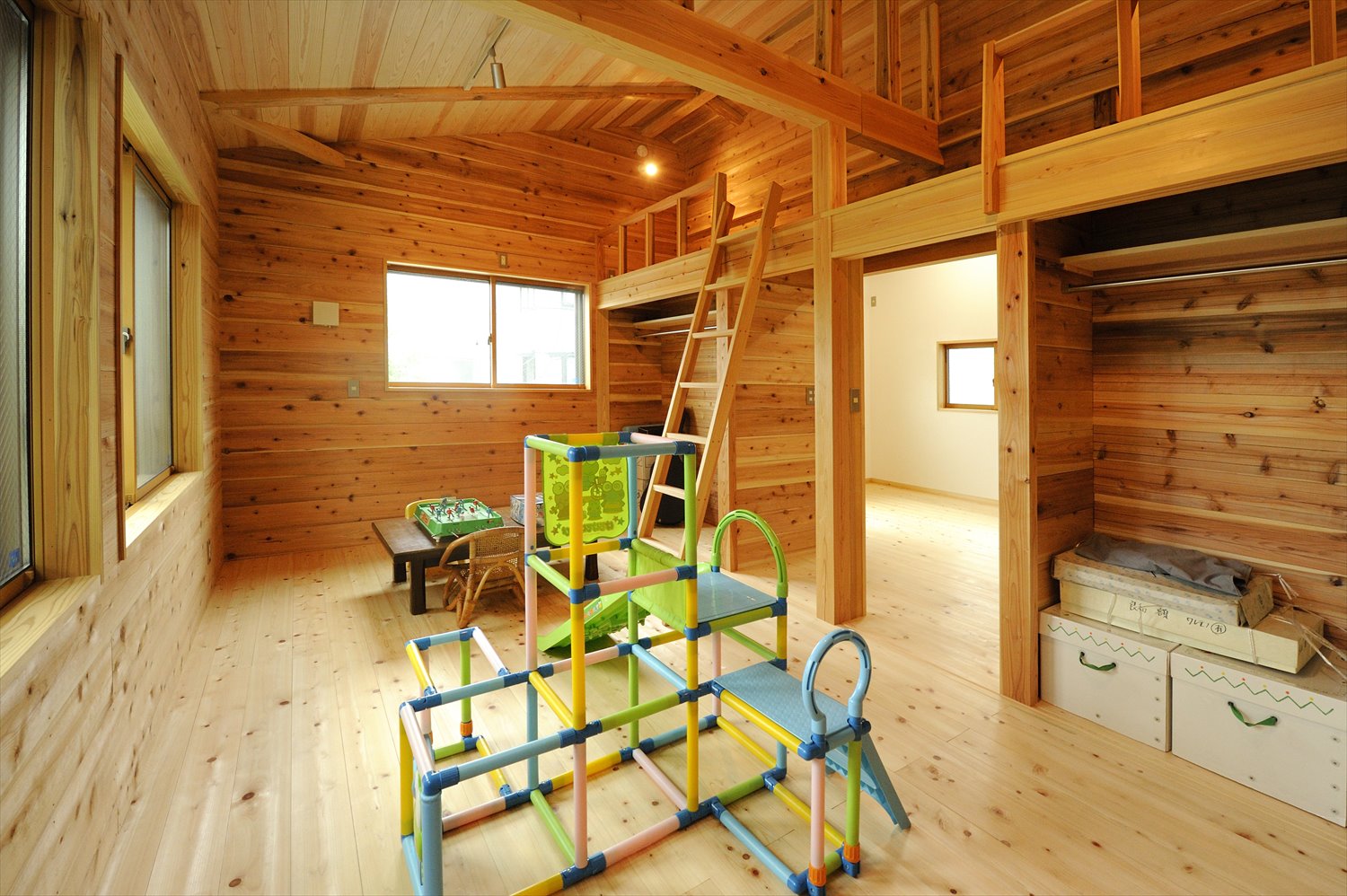 木の家の子供部屋