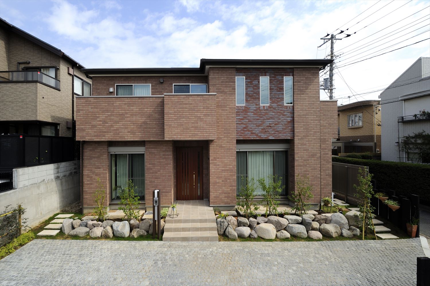 レンガ造りのおしゃれな住宅外観