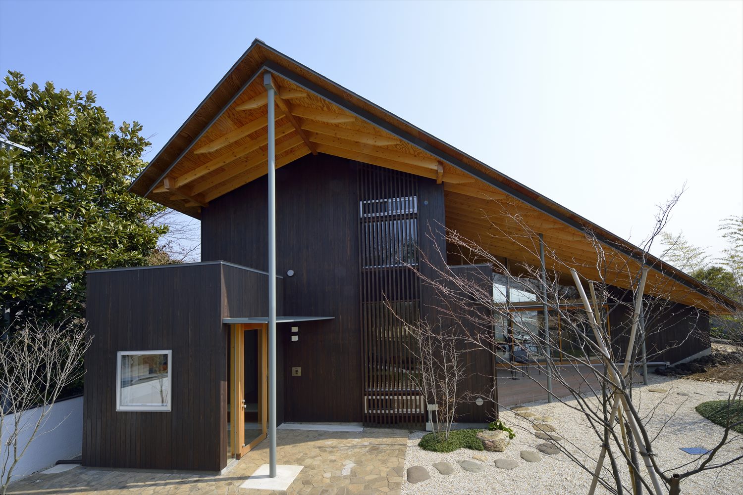 三角屋根がおしゃれな注文住宅の外観