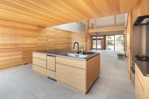 後悔しない造作キッチンカウンターの成功のポイントとおしゃれ収納を実現する建築家のアイデア集
