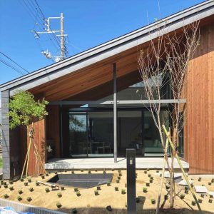 高級感のある外観の家にする方法解説：玄関や窓など開口部を大切にする