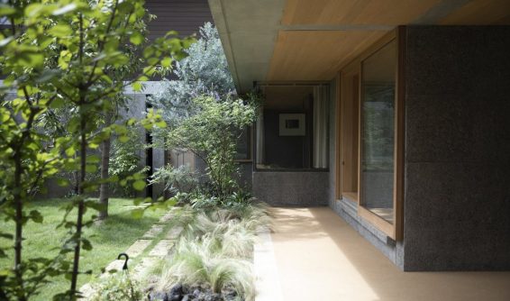 【軒天を木目調に】5つのデメリット・後悔を確認│費用や素材選ぶなど、対策も解説
