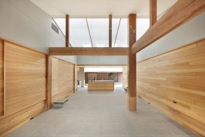 タイルを利用した高級感のあるリビングの床事例