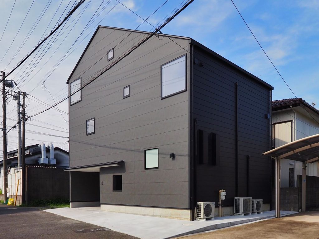 スタイリッシュさが人気の「軒ゼロ」住宅