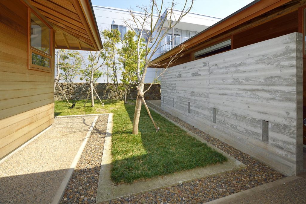 屋根が外壁より飛び出している軒