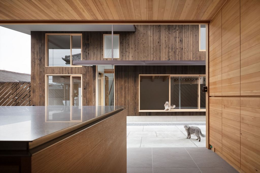 連窓とは、複数の窓を横または縦に連続して配置する窓のつくり